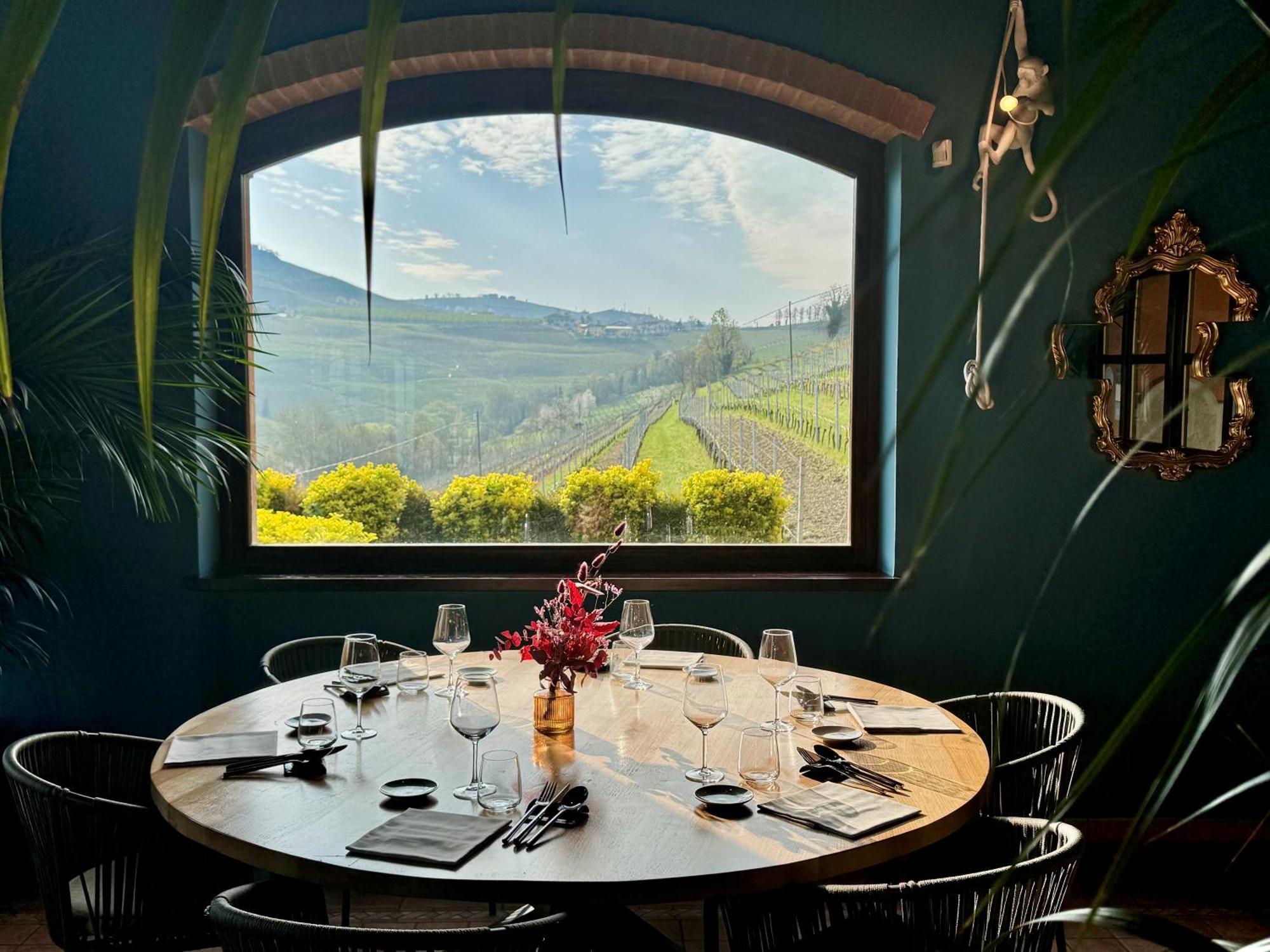 Panoramic Villa Garassino - Country Rooms And Fine Restaurant Treiso Exterior photo