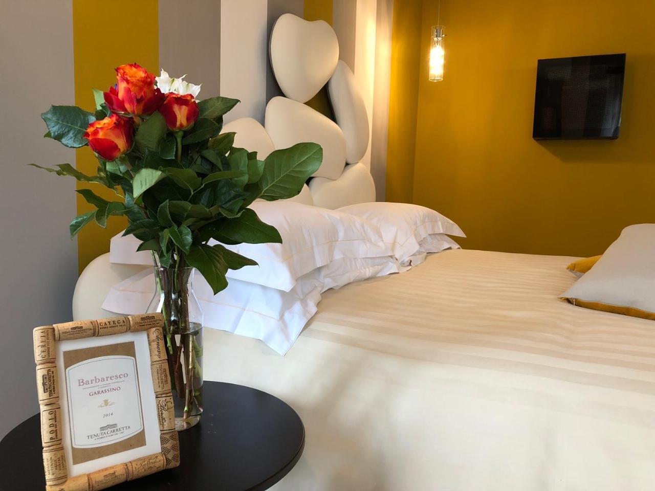 Panoramic Villa Garassino - Country Rooms And Fine Restaurant Treiso Exterior photo