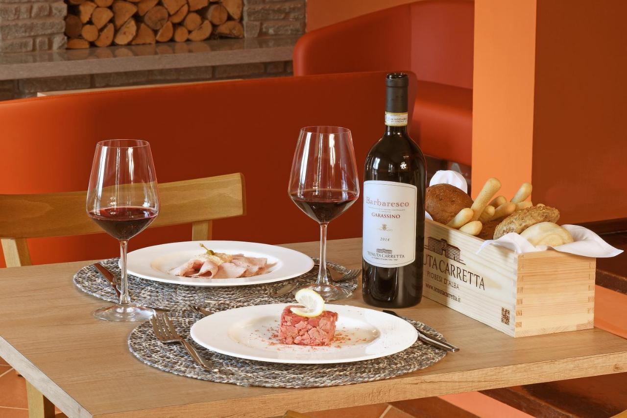 Panoramic Villa Garassino - Country Rooms And Fine Restaurant Treiso Exterior photo